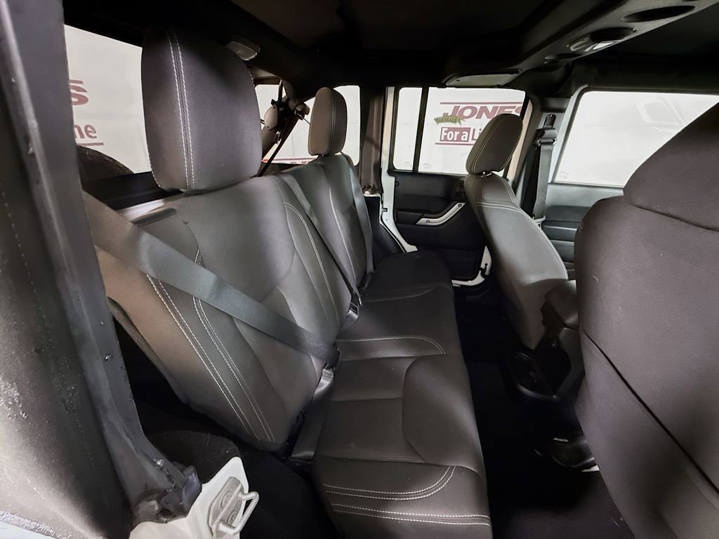 Used 2016 Jeep Wrangler Unlimited Sahara image 25