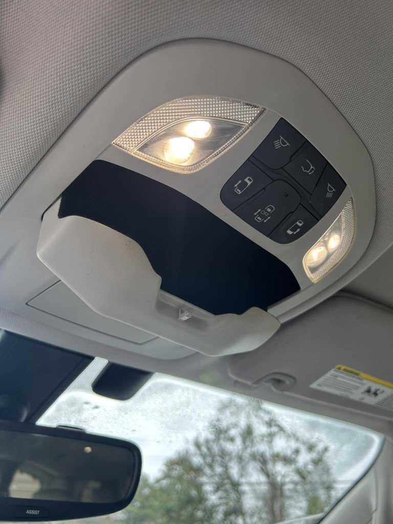 Used 2017 Chrysler Pacifica Touring-L w/ Tire & Wheel Group image 26