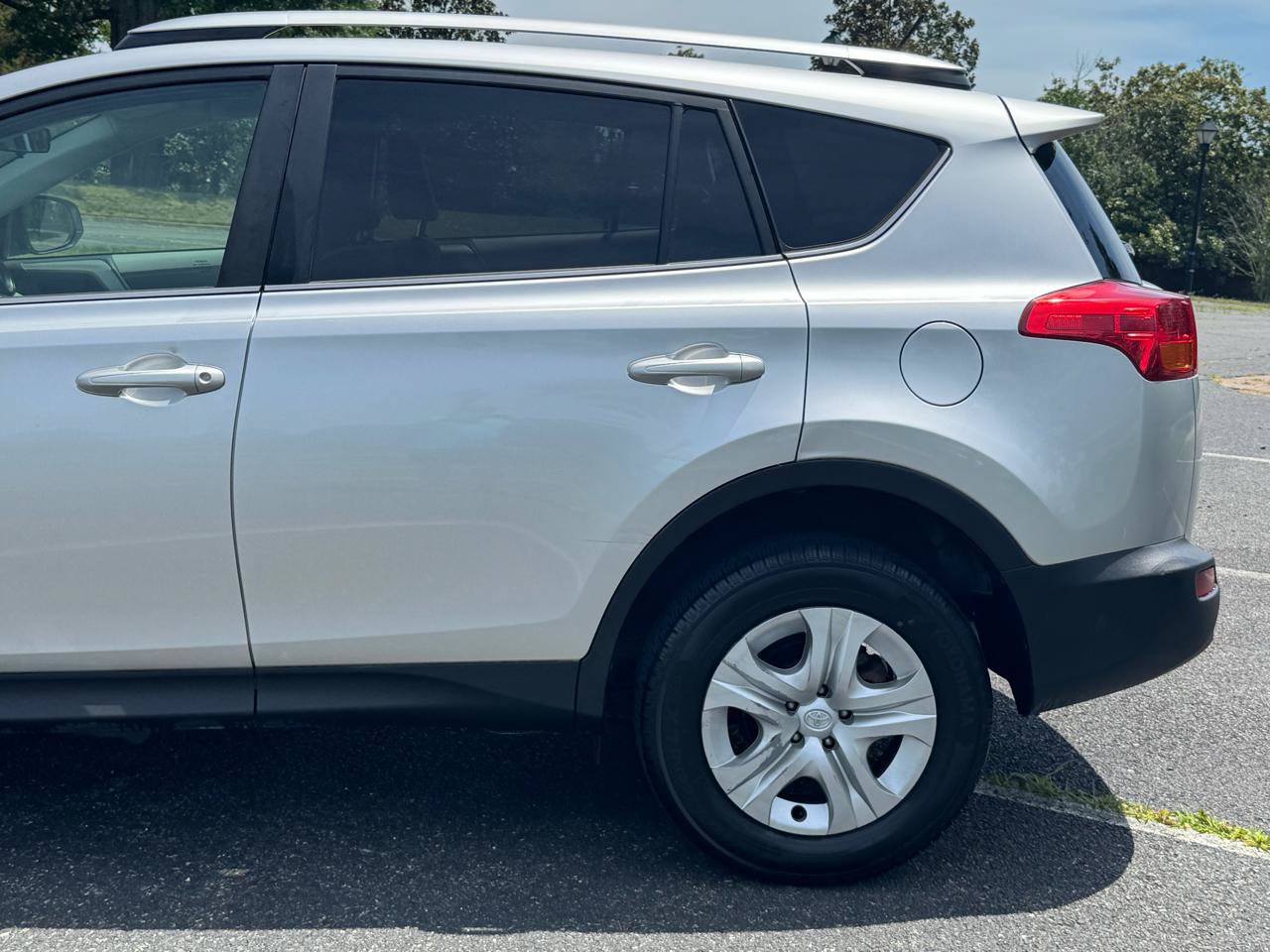 Used 2013 Toyota RAV4 LE AWD/4WD image 9