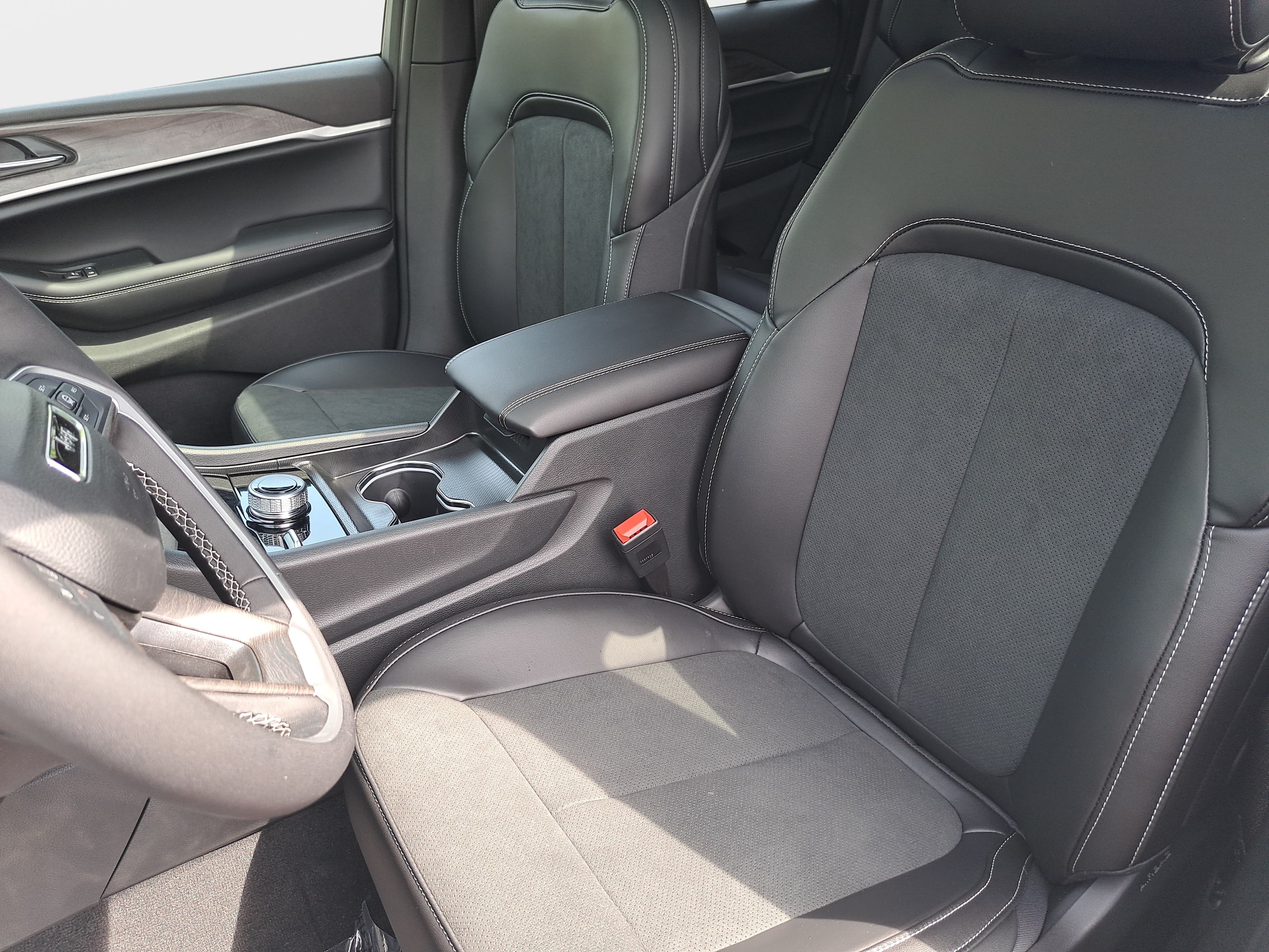 New 2026 Jeep Grand Cherokee Altitude AWD/4WD image 15
