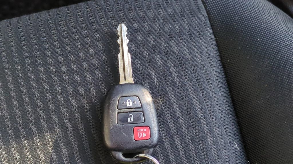 Used 2018 Toyota RAV4 LE w/ All Weather Liner Package AWD/4WD image 22