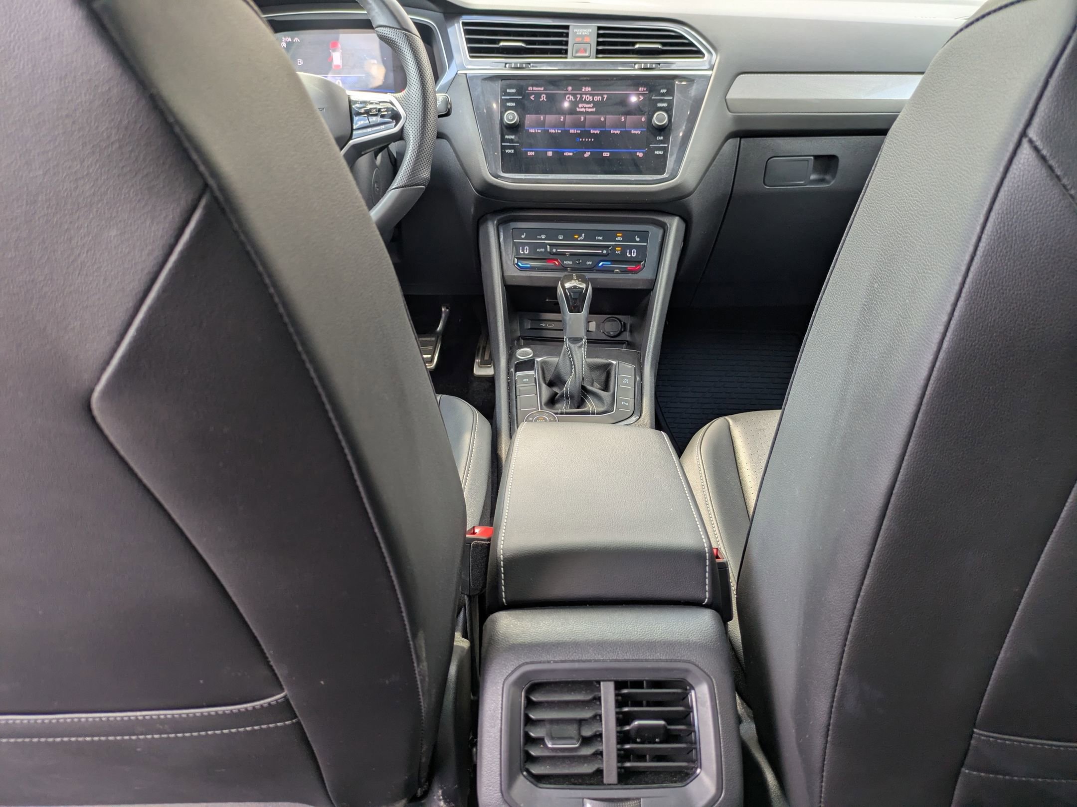 Used 2024 Volkswagen Tiguan SE R-Line image 28