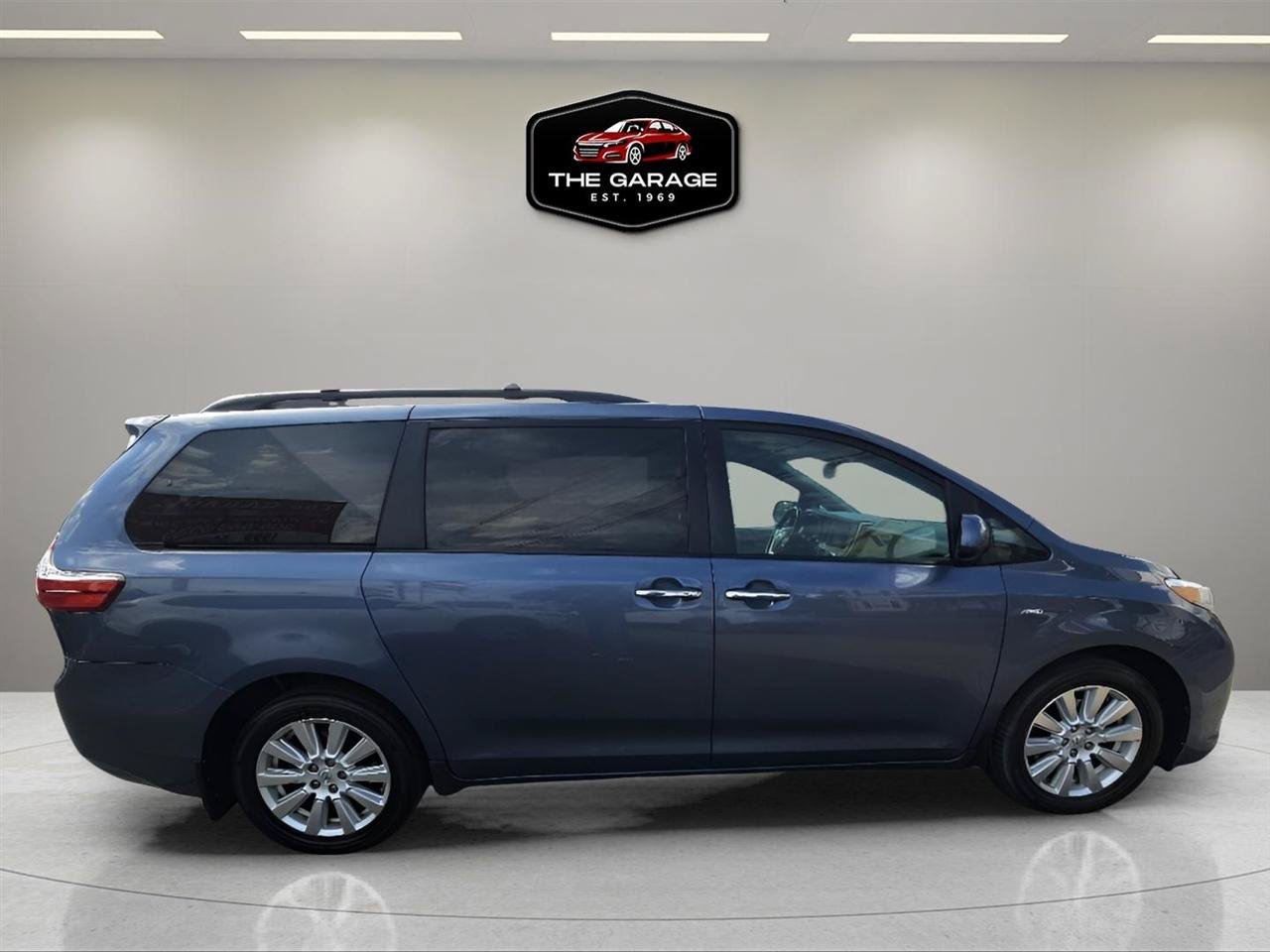Used 2017 Toyota Sienna XLE Premium w/ Outdoor Package AWD/4WD image 7