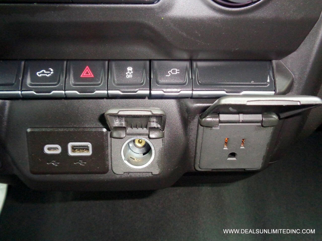 Used 2023 Chevrolet Silverado 2500 Custom w/ Custom Value Package image 17