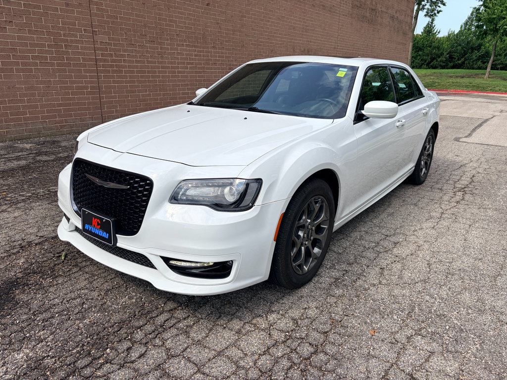 Used 2017 Chrysler 300 S w/ S Model Appearance Package AWD/4WD image 17