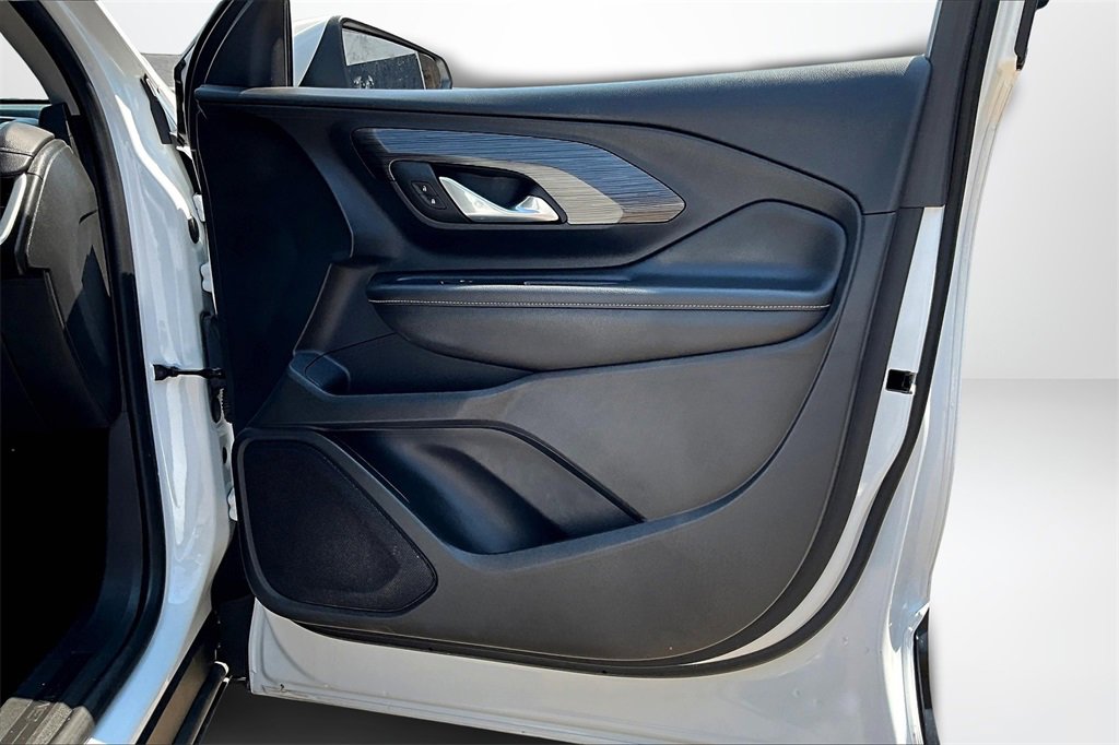 Used 2023 GMC Terrain SLE image 27