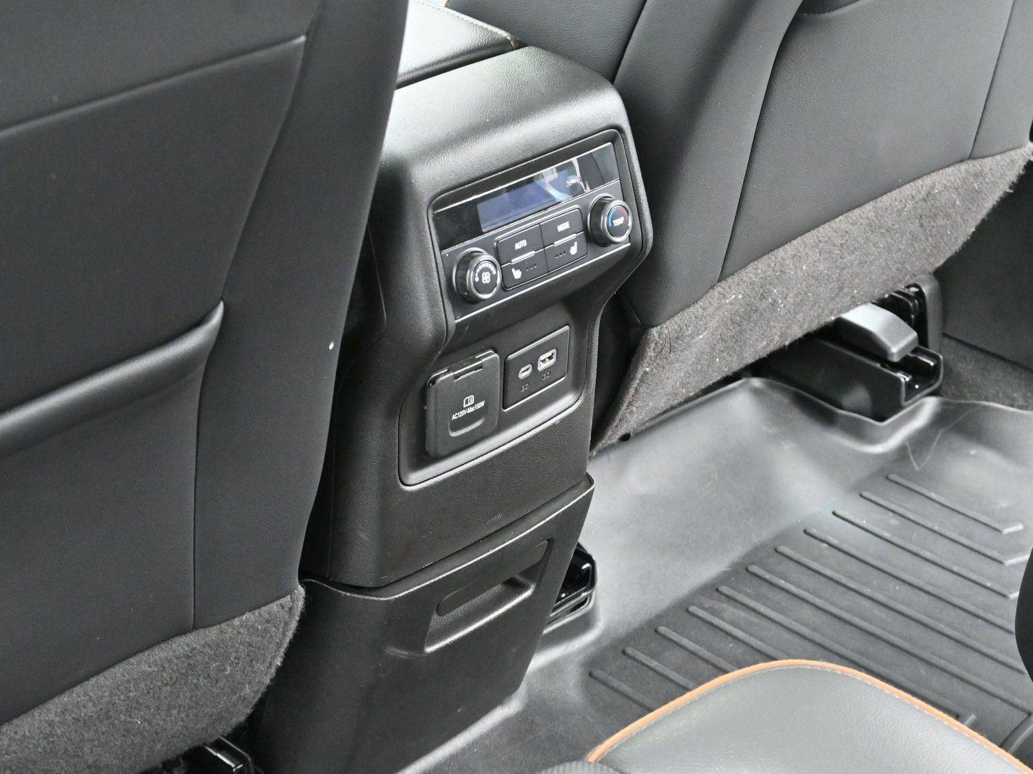 Used 2023 GMC Acadia AT4 w/ Technology Package image 34