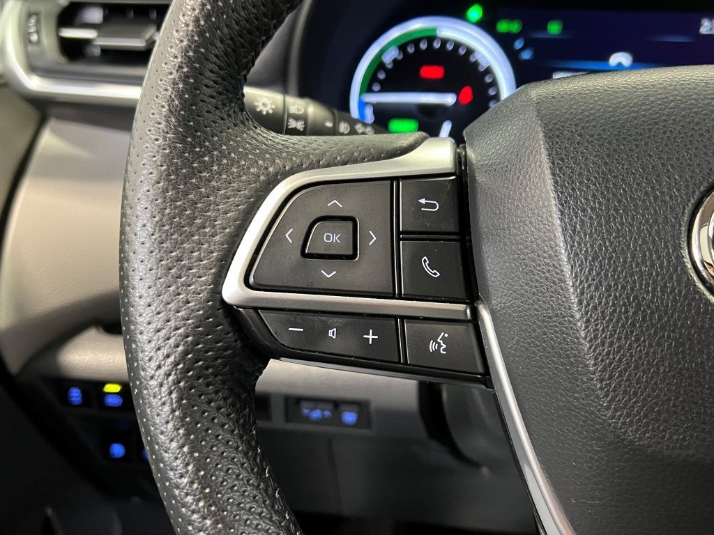 Used 2023 Toyota Sienna Limited image 44