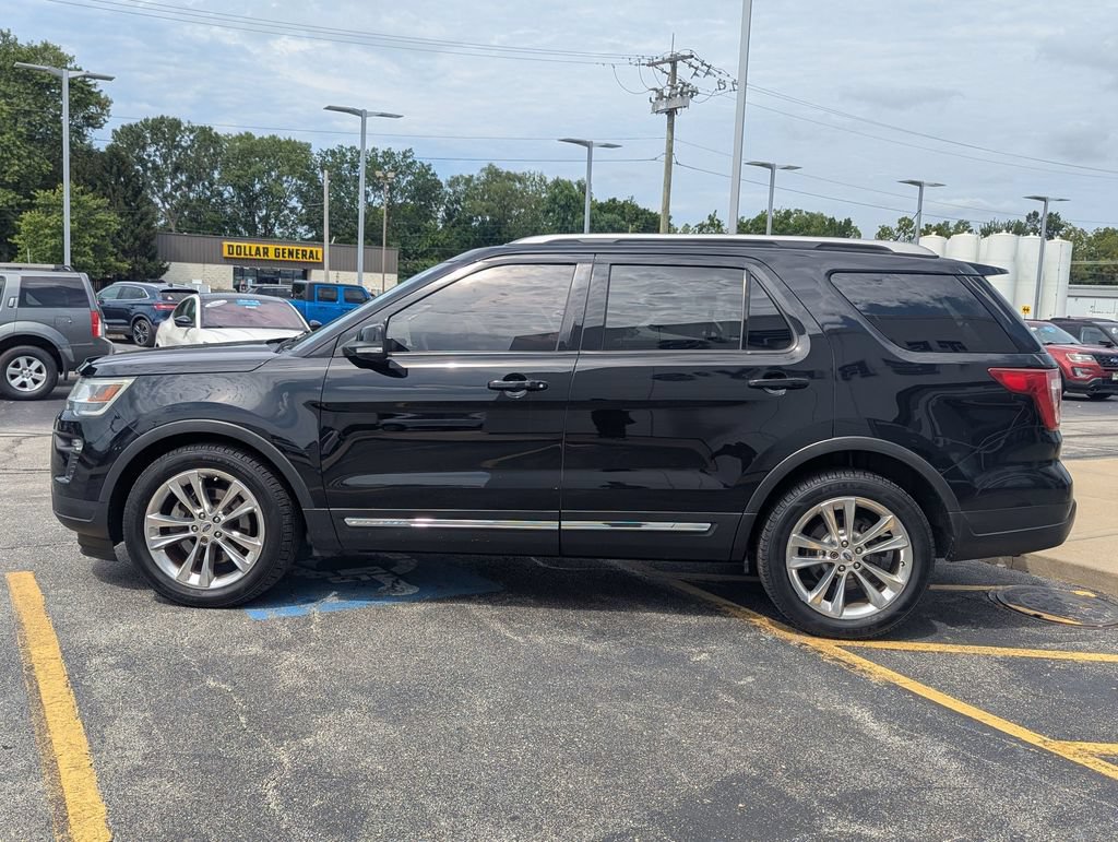 Used 2018 Ford Explorer XLT w/ Equipment Group 202A FWD image 6