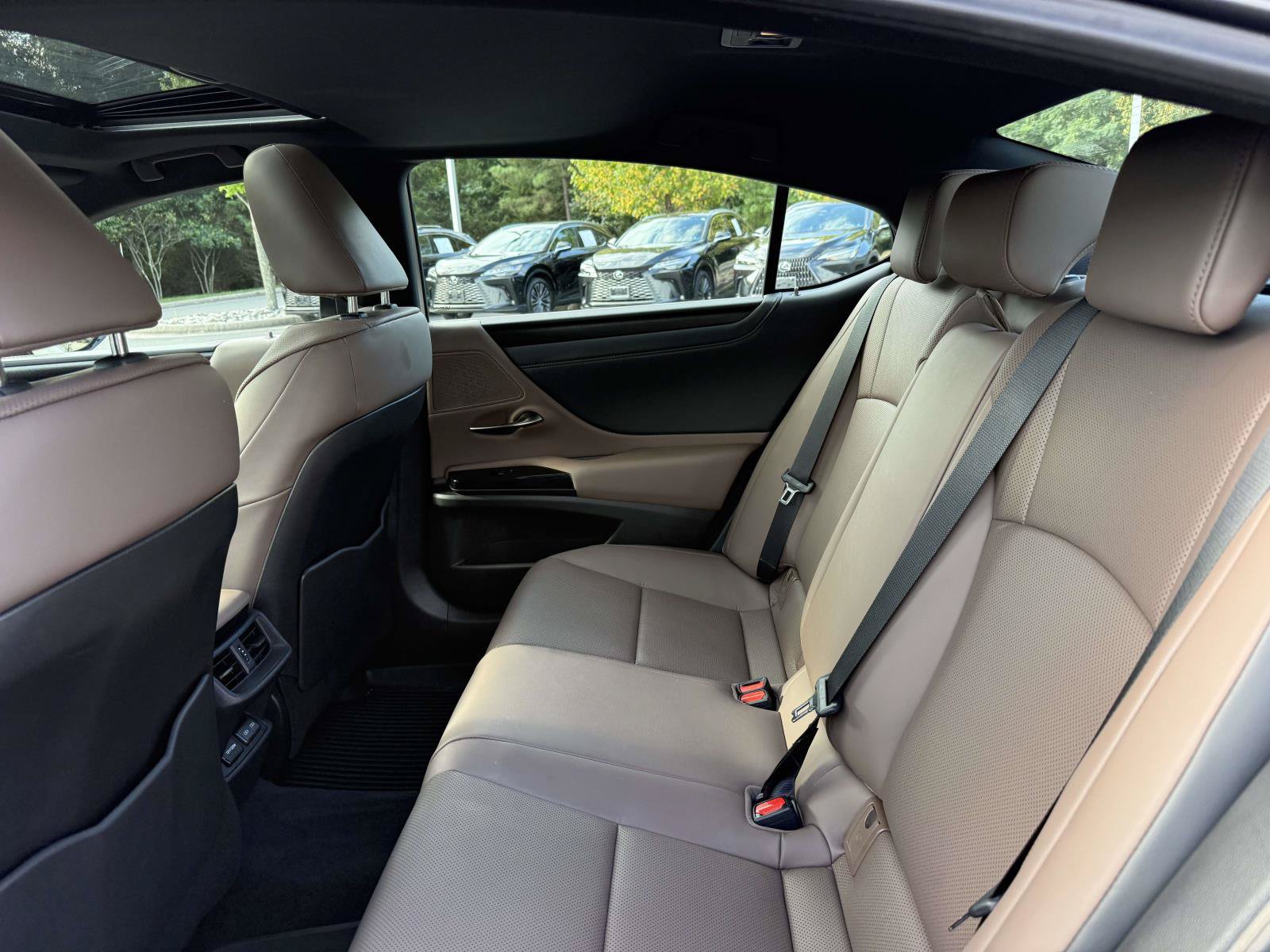 Used 2025 Lexus ES 350 w/ Premium Package FWD image 16