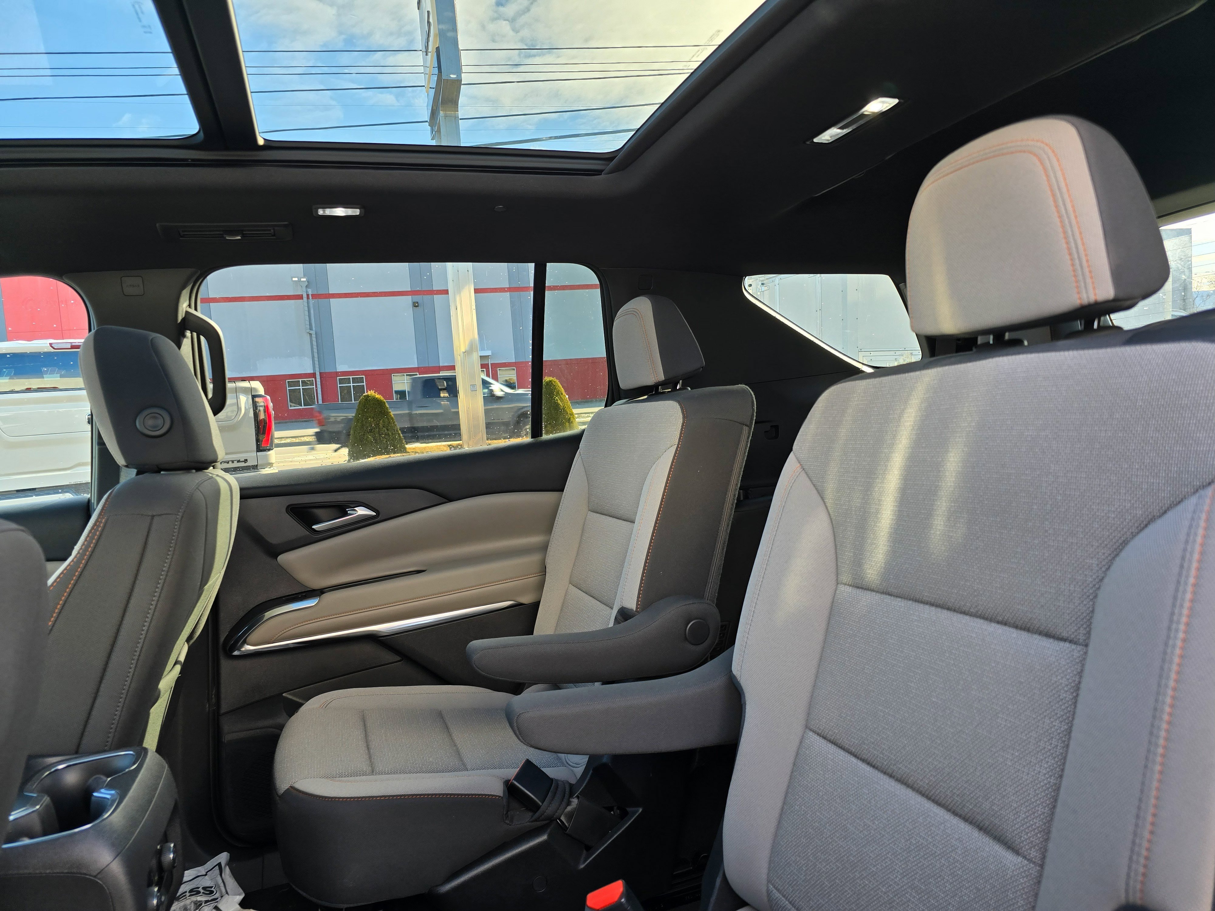 Used 2025 Chevrolet Traverse LT w/ Sun and Wheel Package image 26