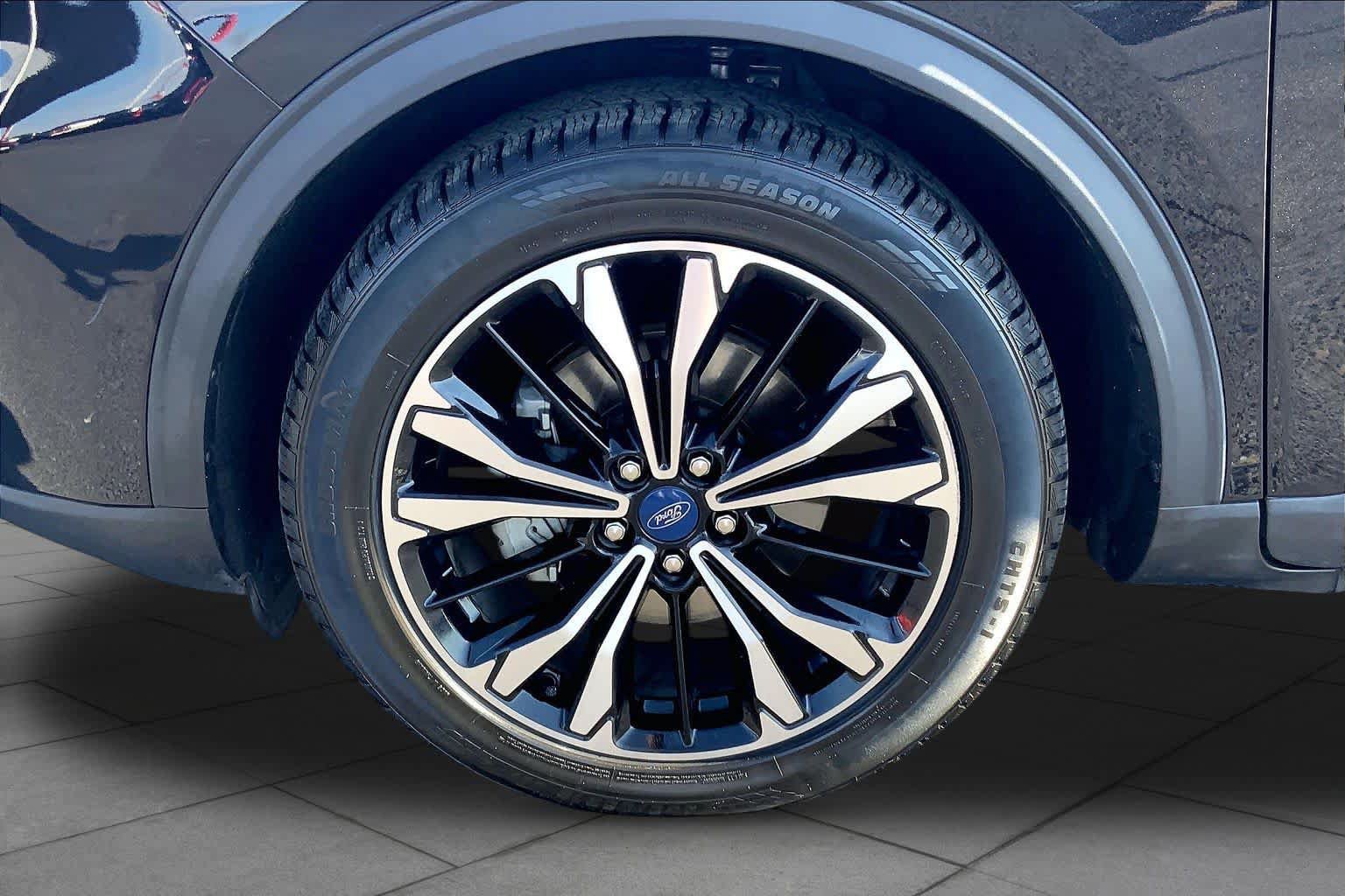 Used 2022 Ford Escape SE w/ SE Sport Appearance Package FWD image 11