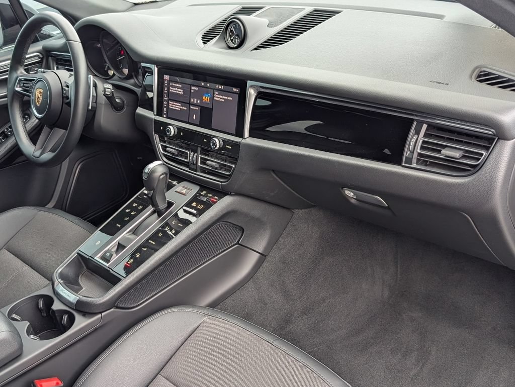 Certified 2025 Porsche Macan AWD/4WD image 13
