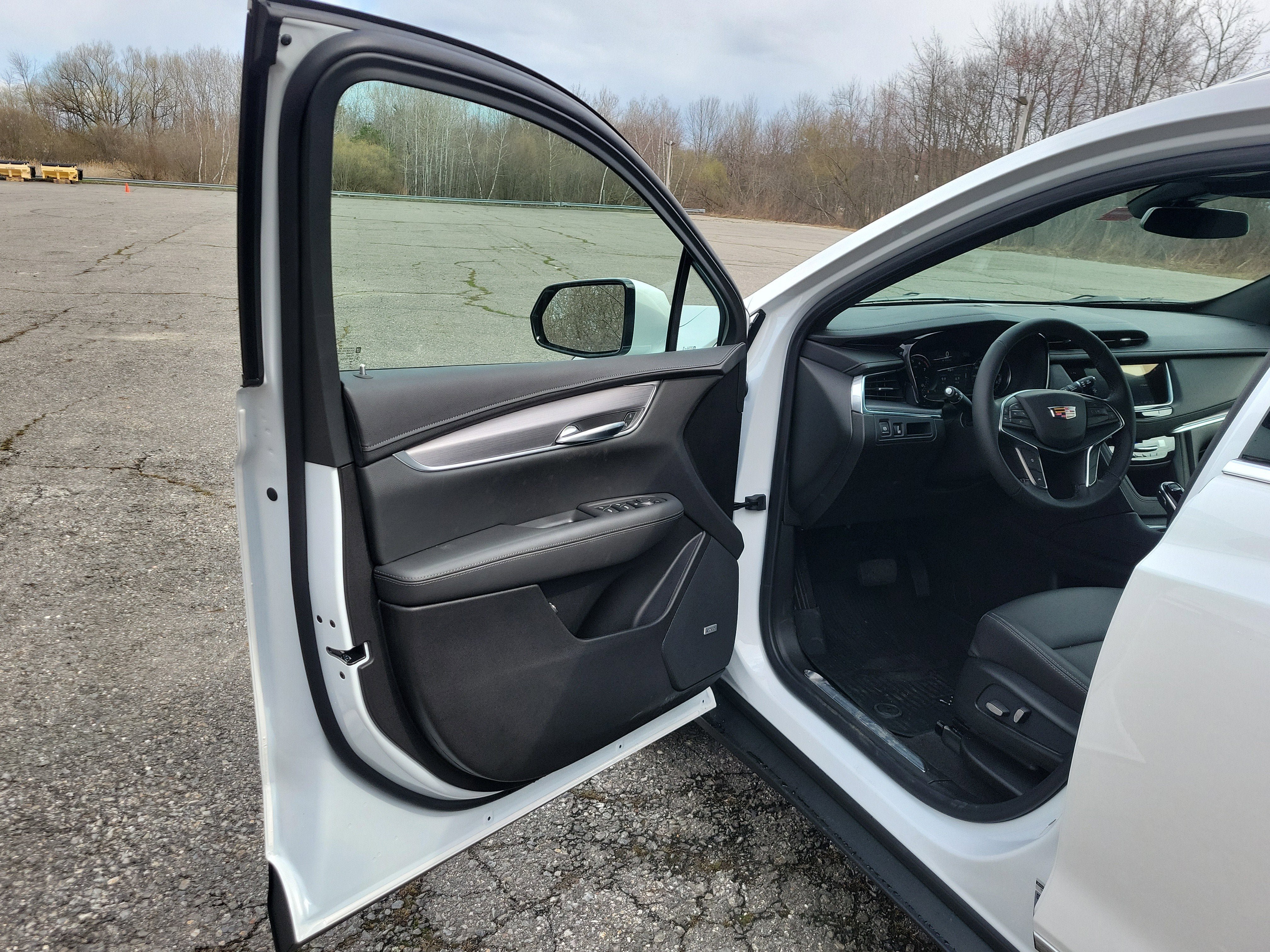 New 2026 Cadillac XT5 Luxury w/ LPO, Floor Liner Package AWD/4WD image 17