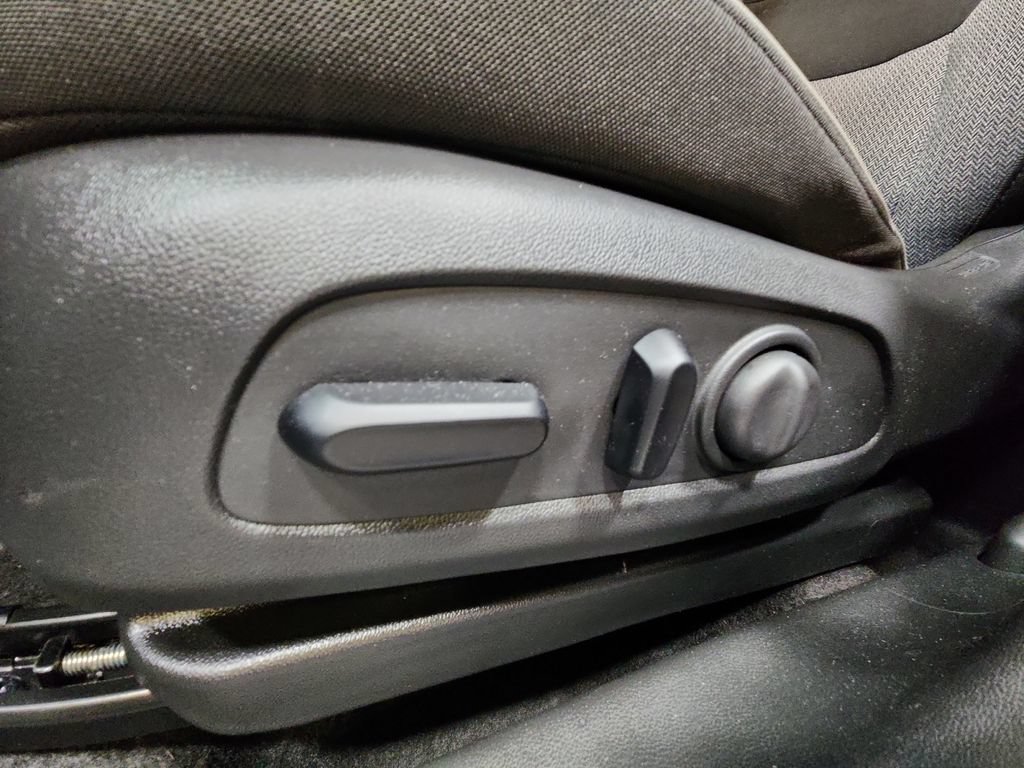 Used 2023 Chevrolet TrailBlazer LT FWD image 15