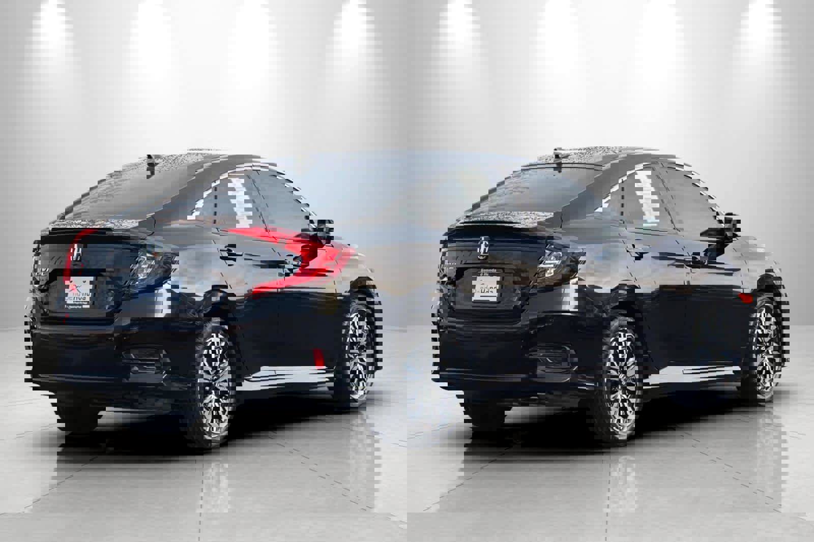 Used 2018 Honda Civic EX-L image 2