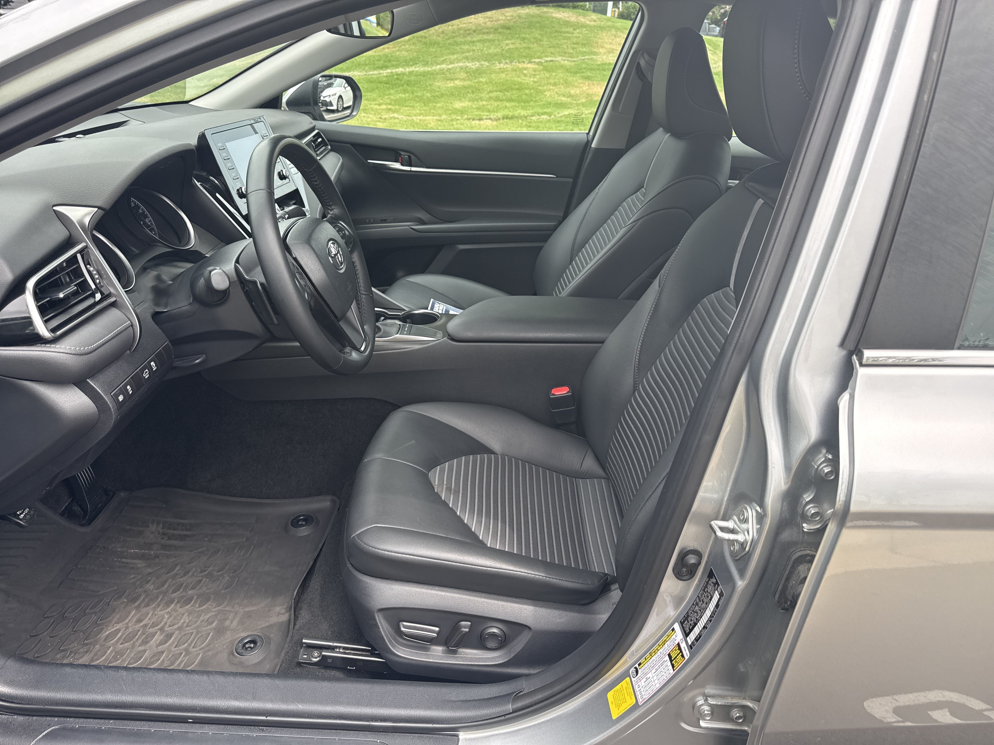 Used 2023 Toyota Camry SE FWD image 16