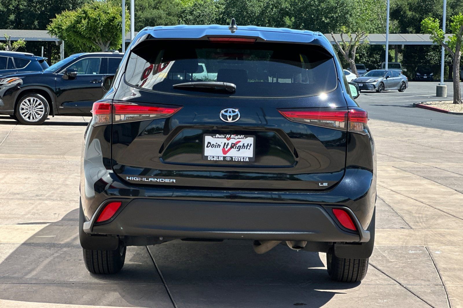Used 2023 Toyota Highlander LE FWD image 5