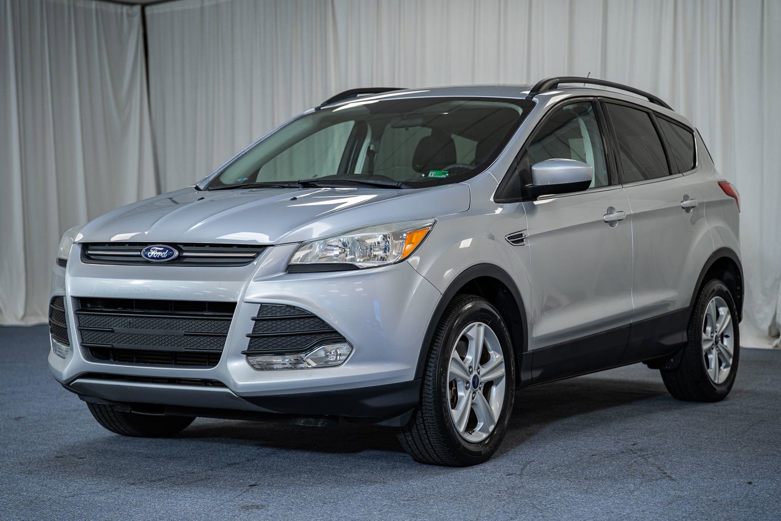 Used 2016 Ford Escape SE w/ Equipment Group 201A image 3