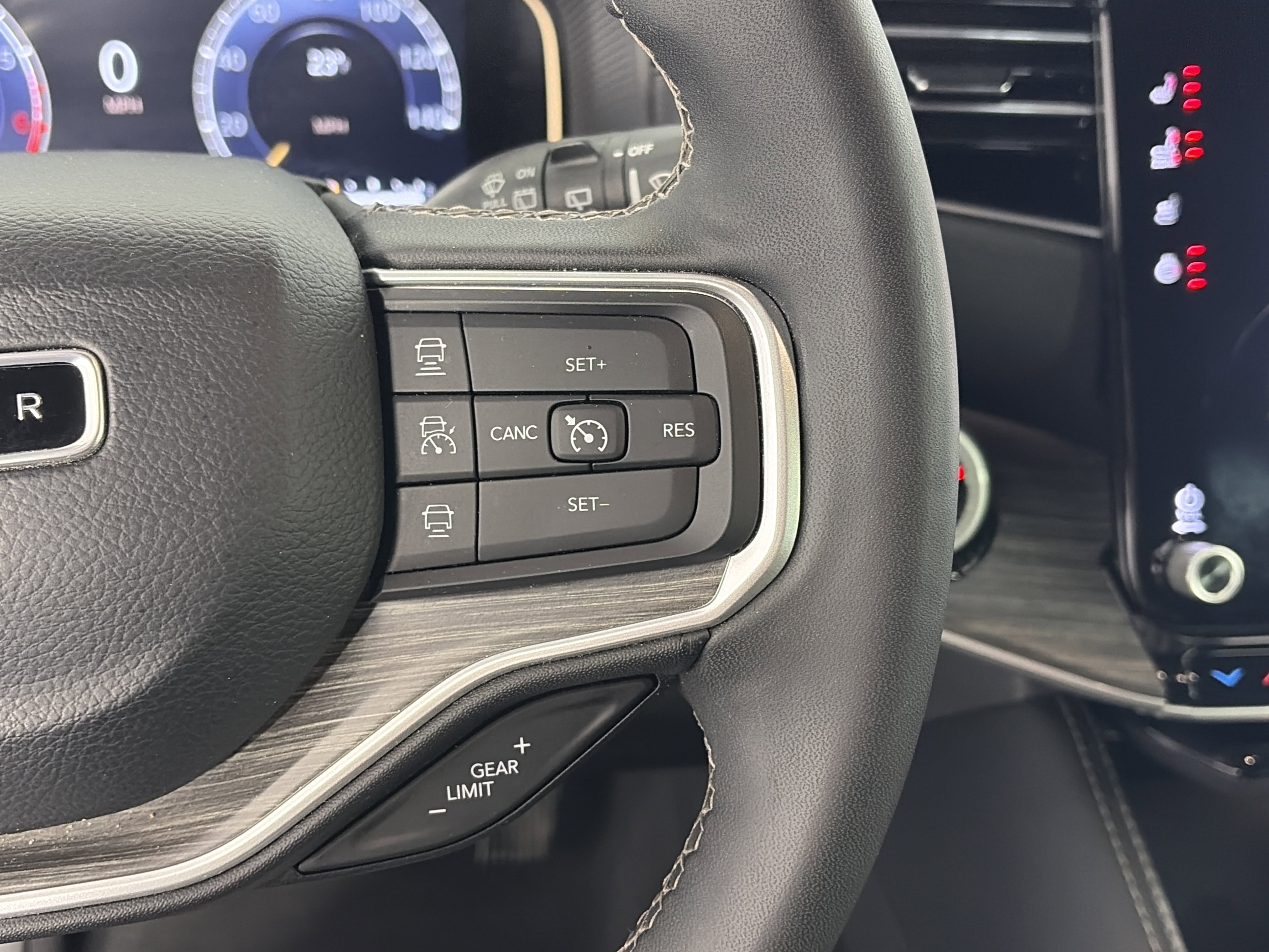 Used 2024 Jeep Wagoneer L Series II w/ Flexible Seating Group image 32