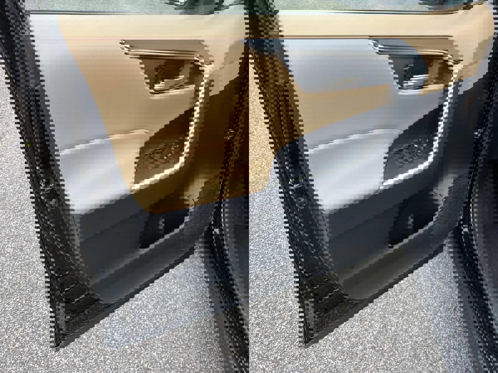 Used 2021 Toyota RAV4 XLE image 10