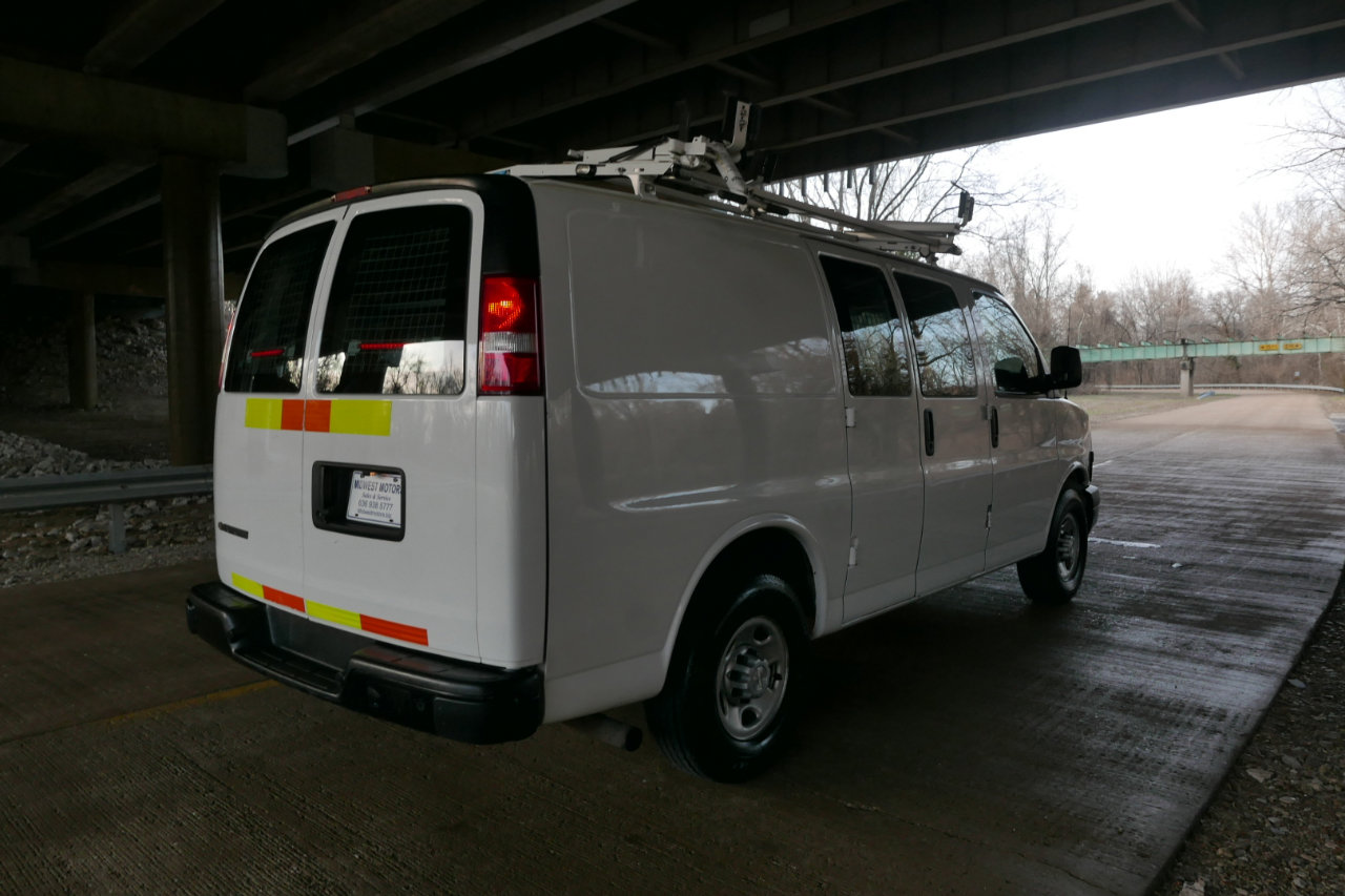 Used 2018 Chevrolet Express 2500 w/ Driver Convenience Package image 30