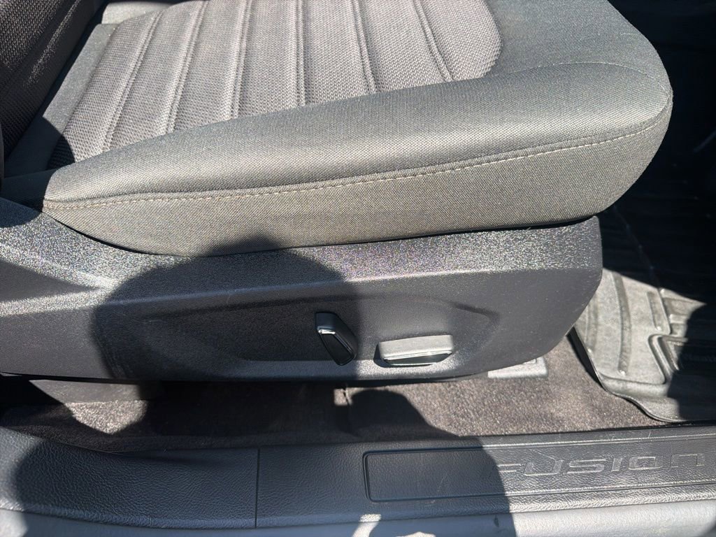 Used 2019 Ford Fusion SE FWD image 36