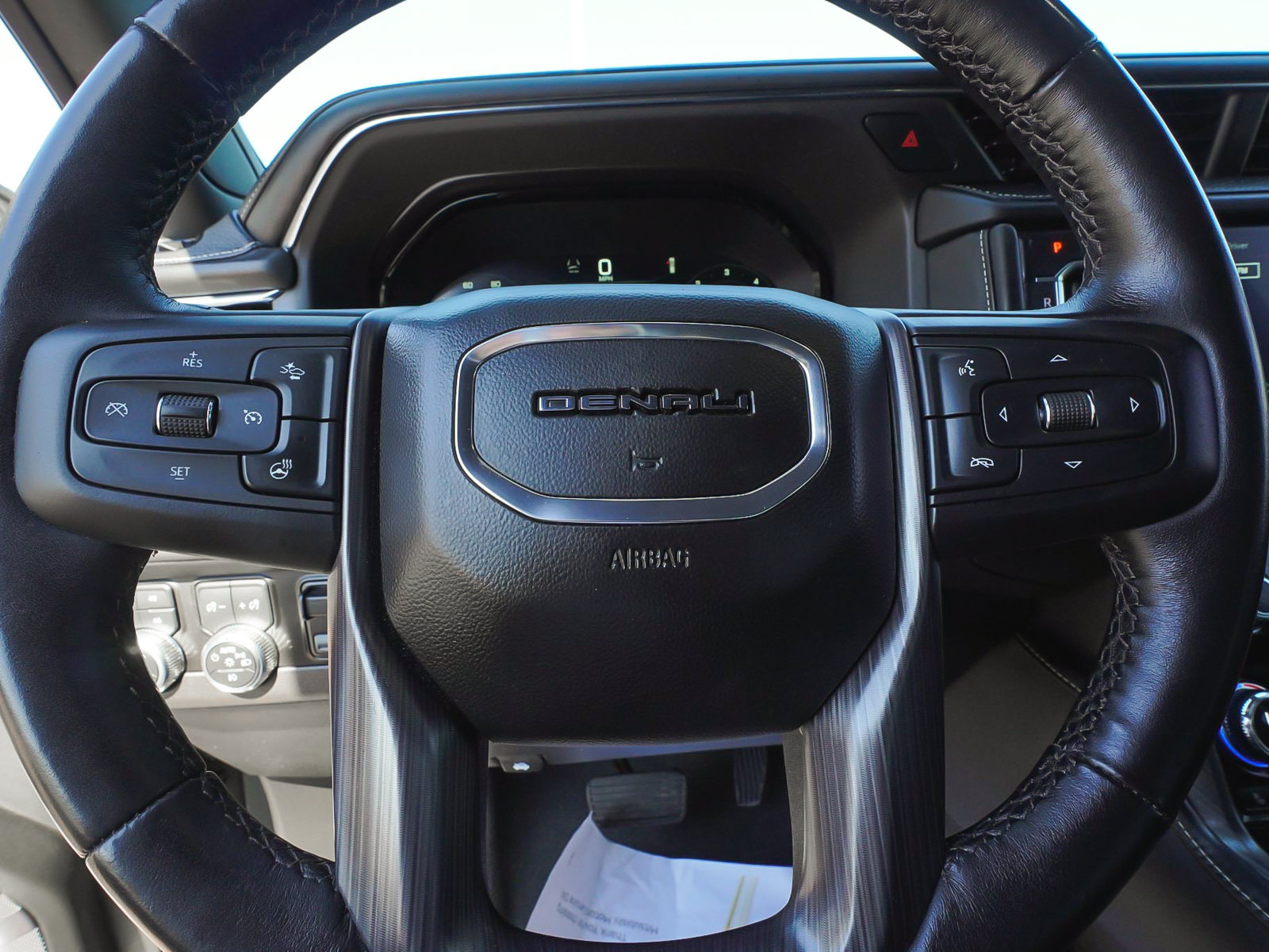 Used 2023 GMC Yukon XL Denali Ultimate AWD/4WD image 18