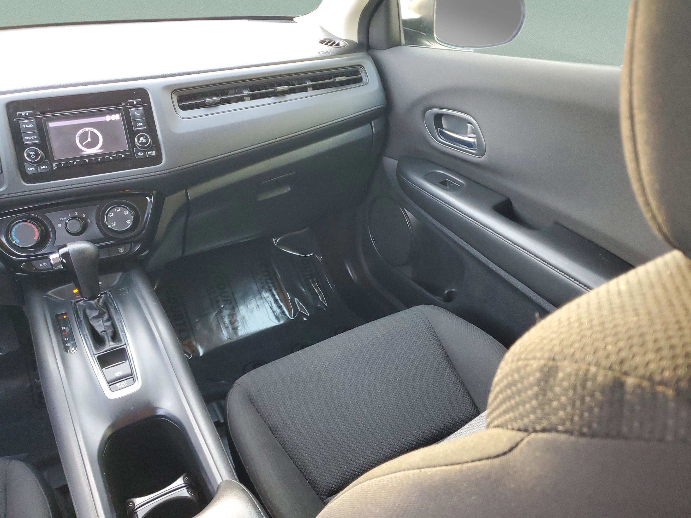 Used 2017 Honda HR-V LX image 11