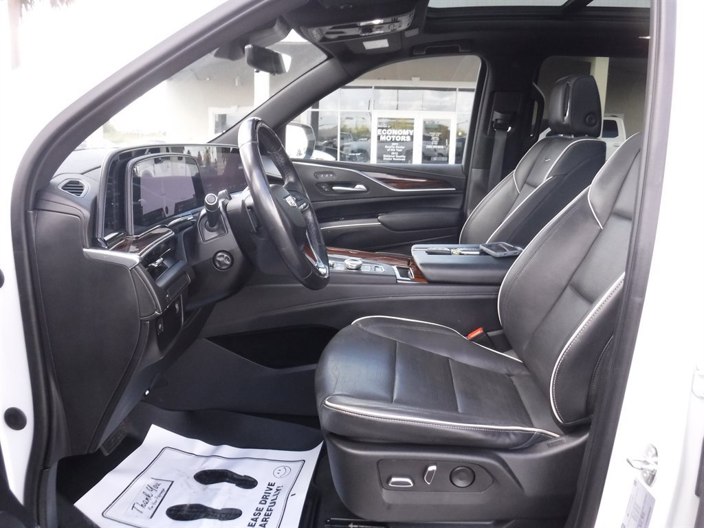 Used 2023 Cadillac Escalade ESV Premium Luxury image 17