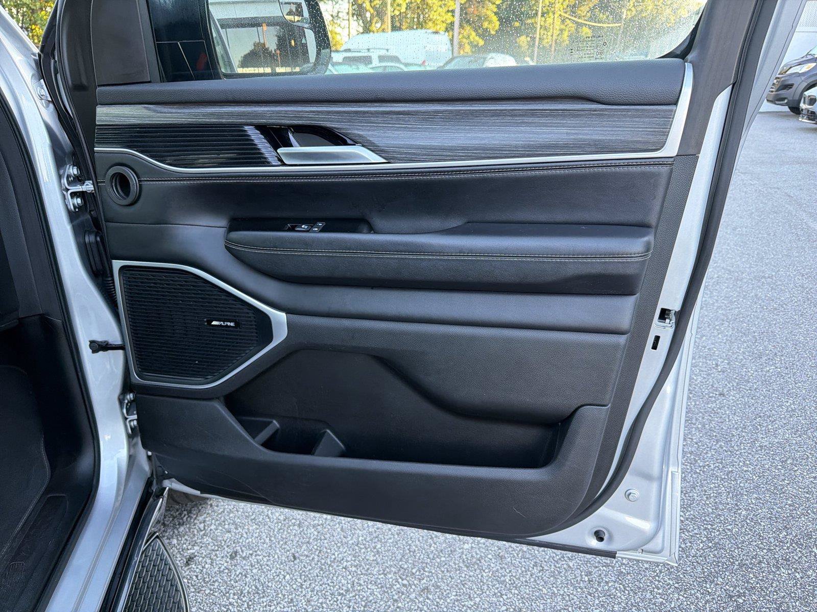 Used 2024 Jeep Wagoneer Series II w/ Flexible Seating Group RWD image 13