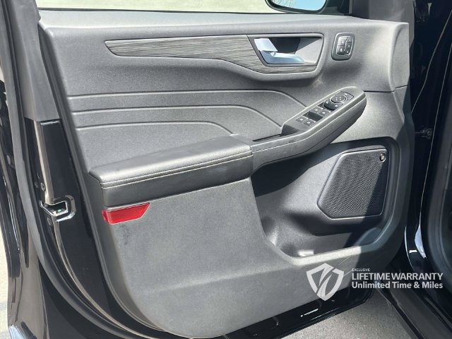 Used 2023 Ford Escape Platinum w/ Premium Technology Package AWD/4WD image 16