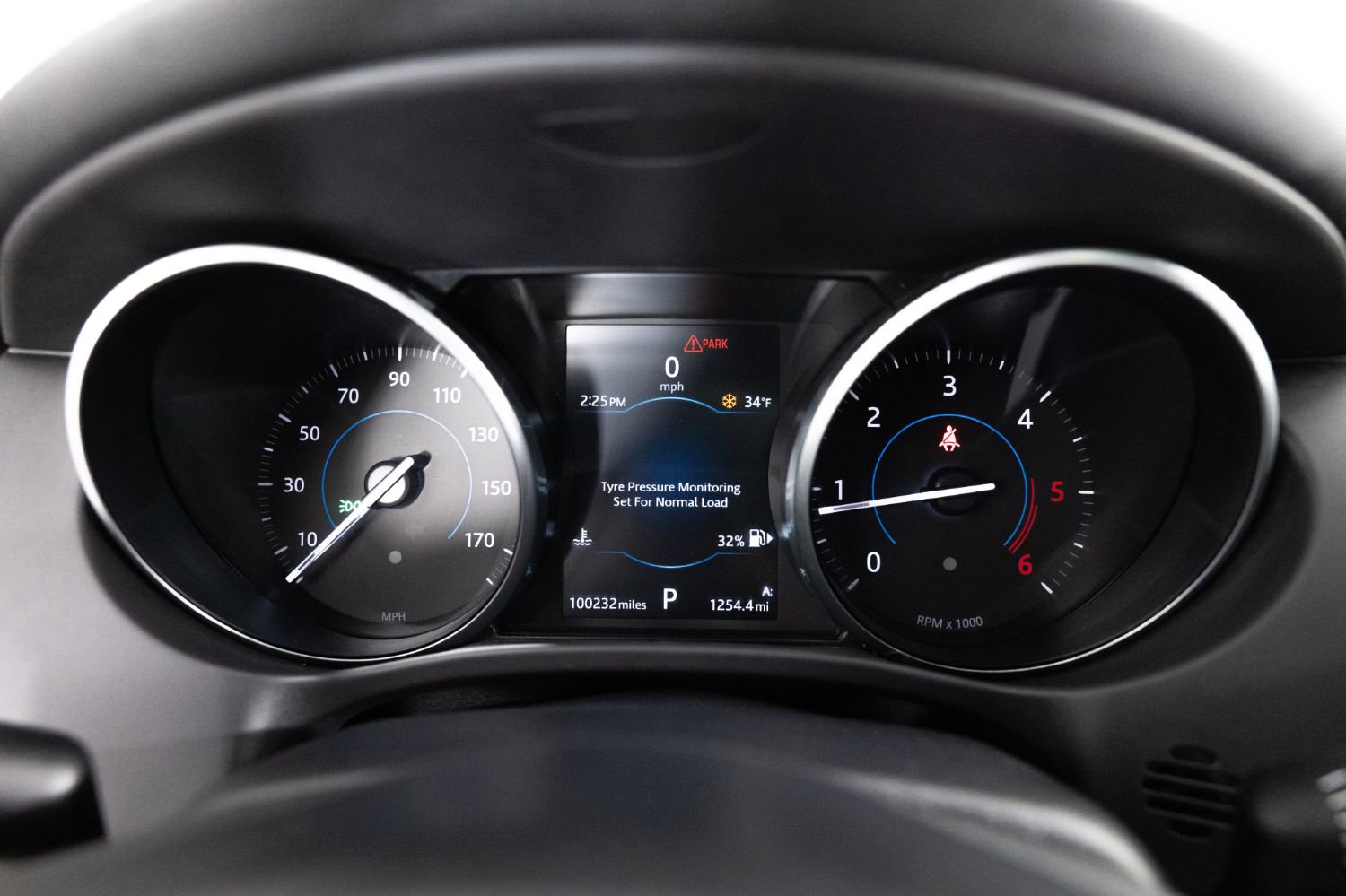 Used 2018 Jaguar F-PACE Premium image 33