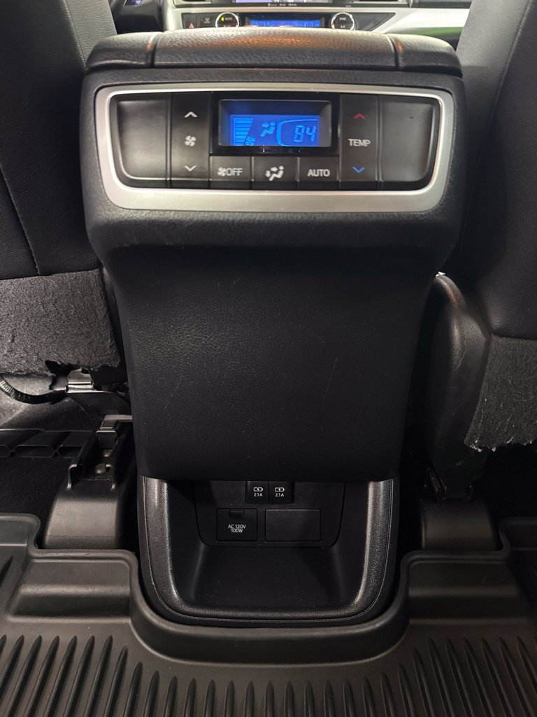 Used 2017 Toyota Highlander XLE AWD/4WD image 30