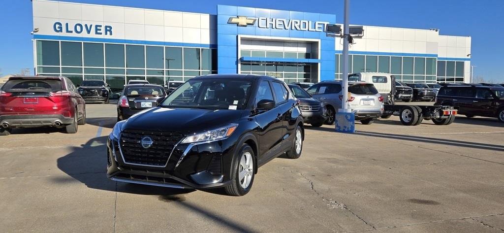 Used 2021 Nissan Kicks S image 2