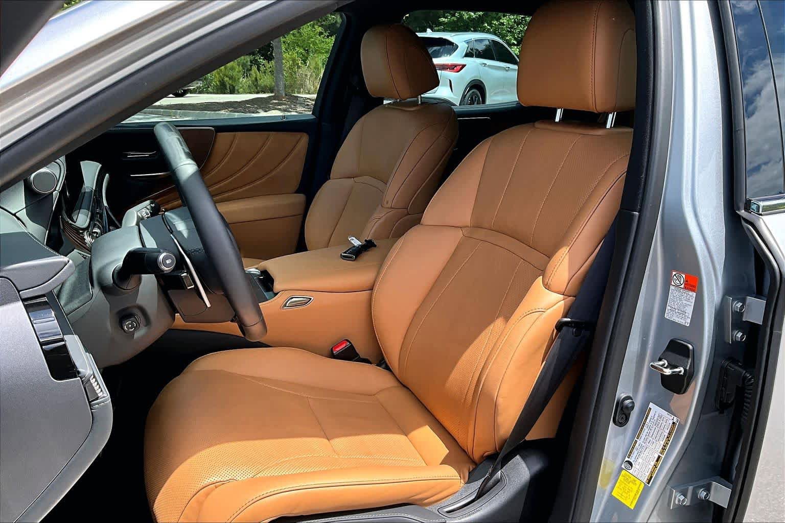 Used 2024 Lexus LS 500 RWD image 7