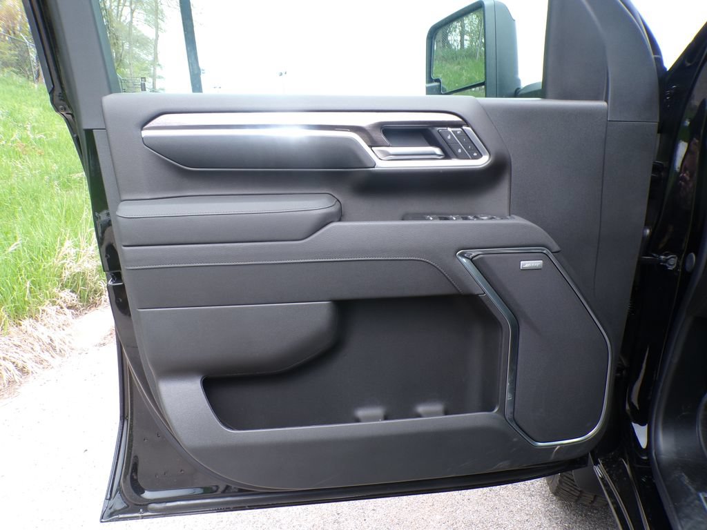 New 2026 Chevrolet Silverado 2500 LTZ w/ LTZ Convenience Package AWD/4WD image 21