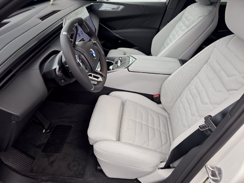 New 2027 BMW X5 xDrive50e w/ Climate Package AWD/4WD image 7