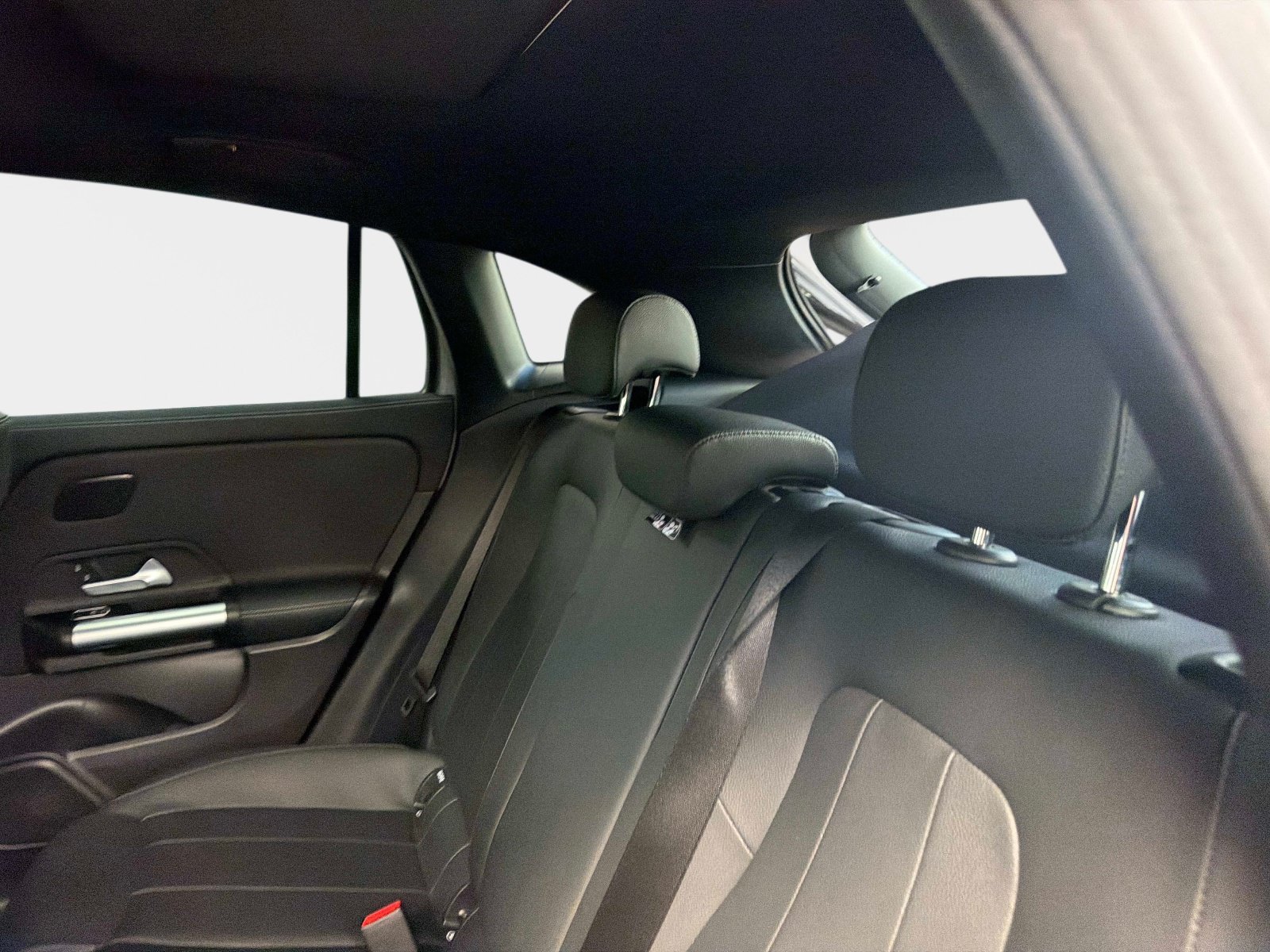 Used 2025 Mercedes-Benz GLA 250 image 12