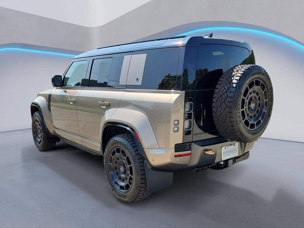 Used 2025 Land Rover Defender 110 AWD/4WD image 4