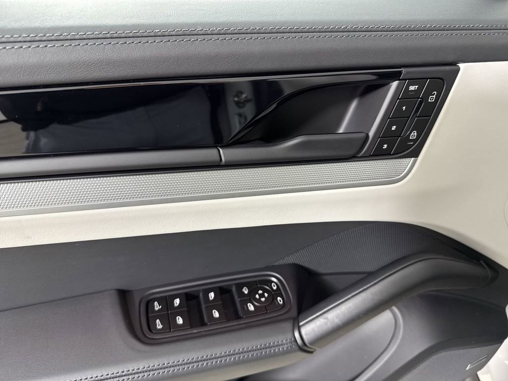 Used 2026 Porsche Cayenne S image 30