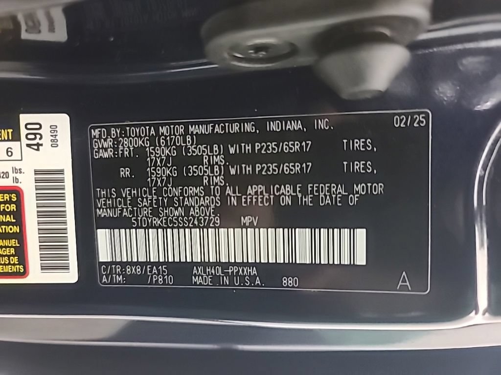 Used 2025 Toyota Sienna XLE FWD image 39