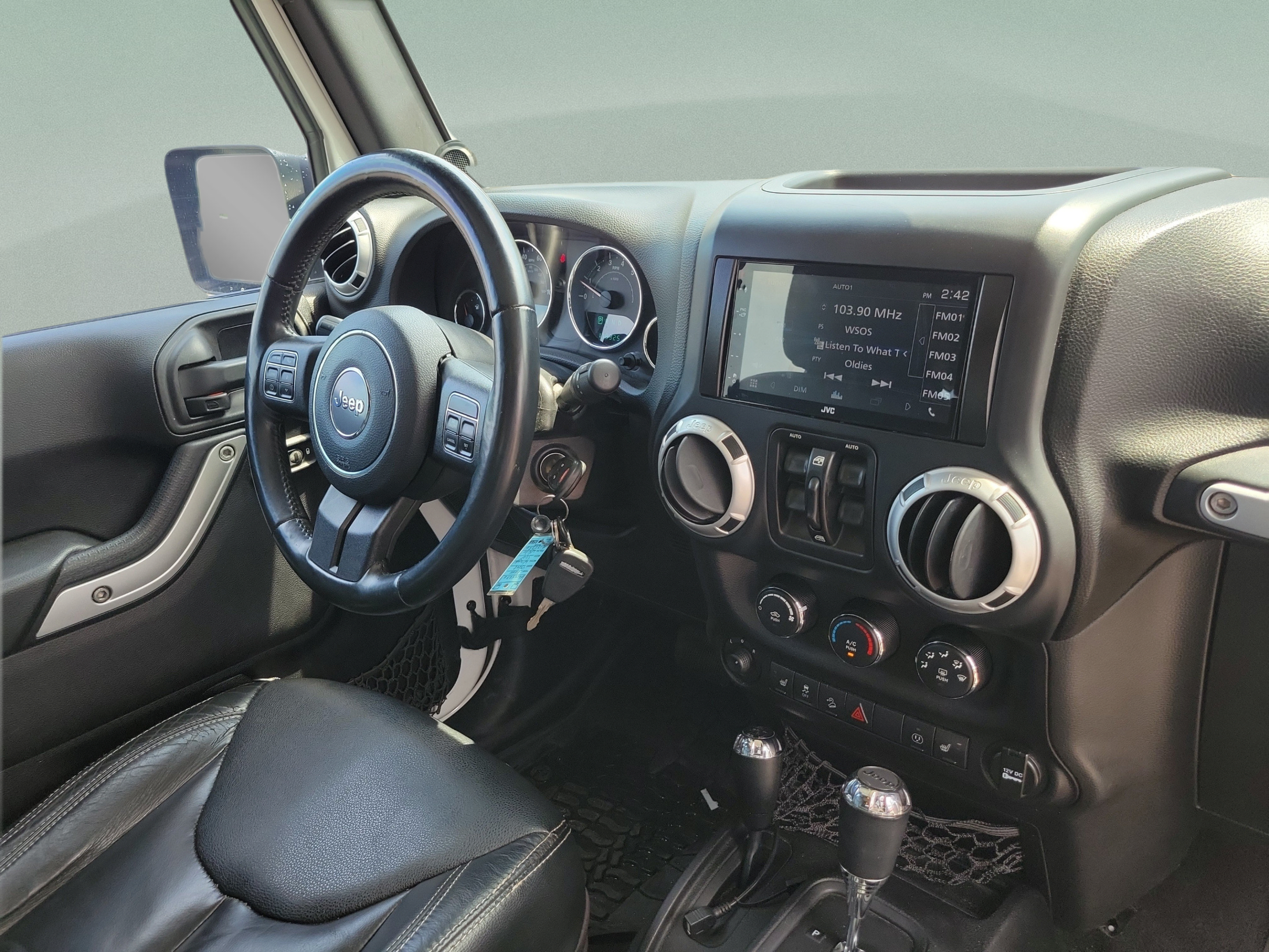 Used 2014 Jeep Wrangler Unlimited Rubicon w/ Connectivity Group AWD/4WD image 19