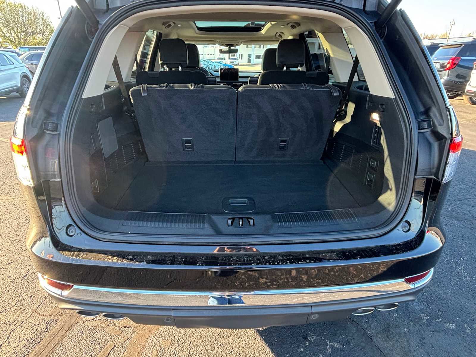 Used 2023 Lincoln Aviator AWD w/ Premium Package image 11