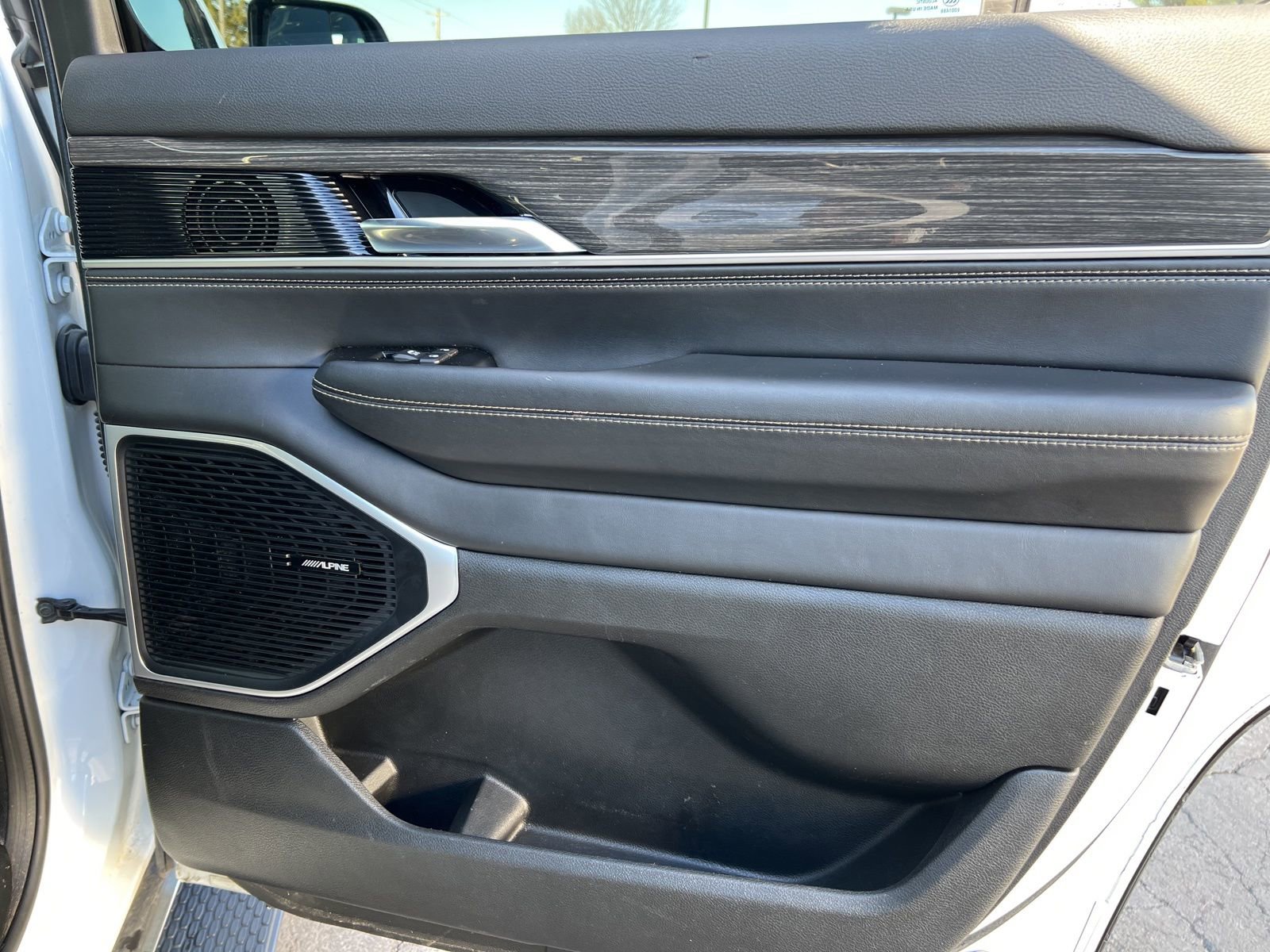 Used 2022 Jeep Wagoneer Series III w/ Flexible Seating Group image 35