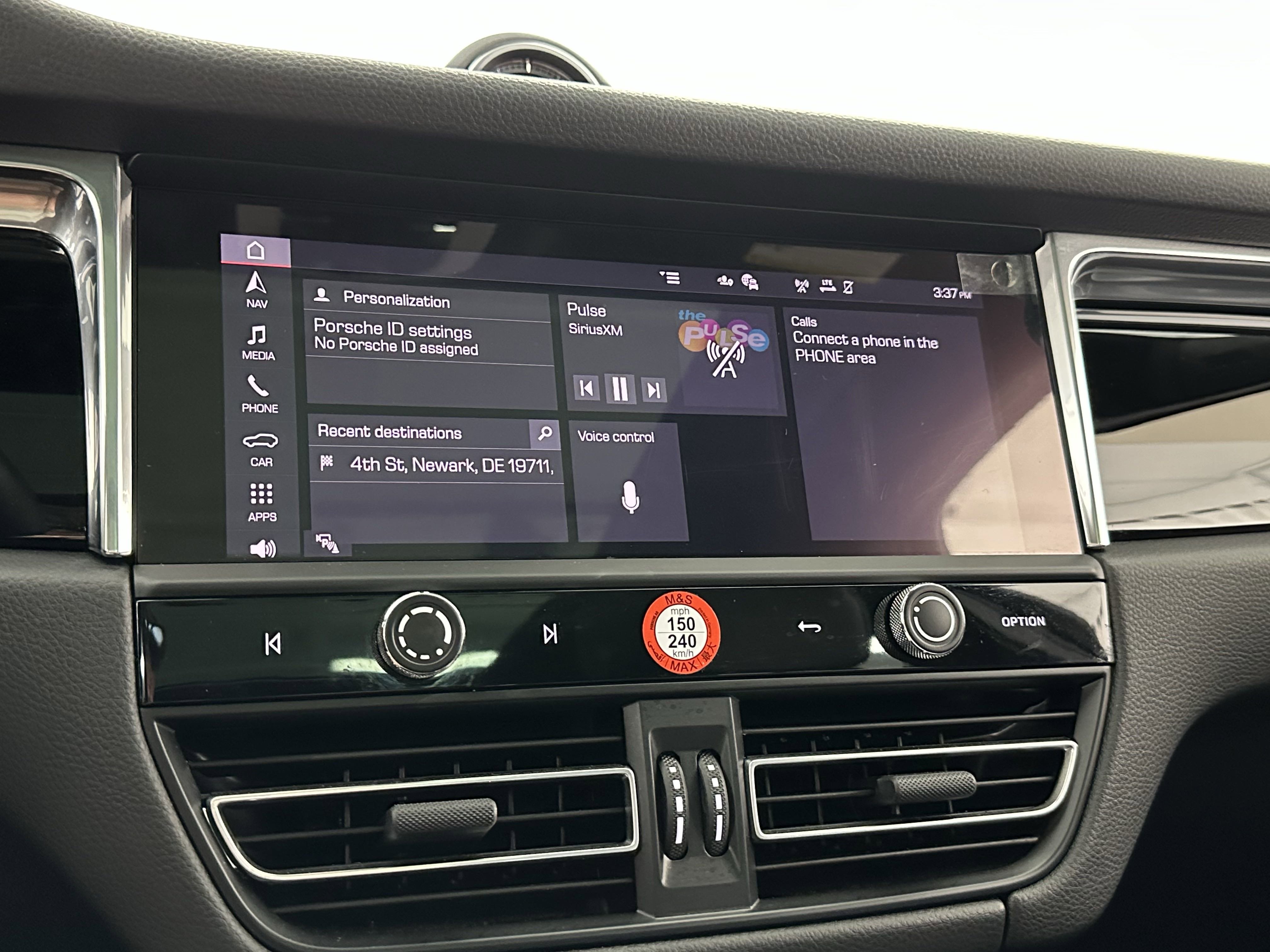 Certified 2025 Porsche Macan image 39