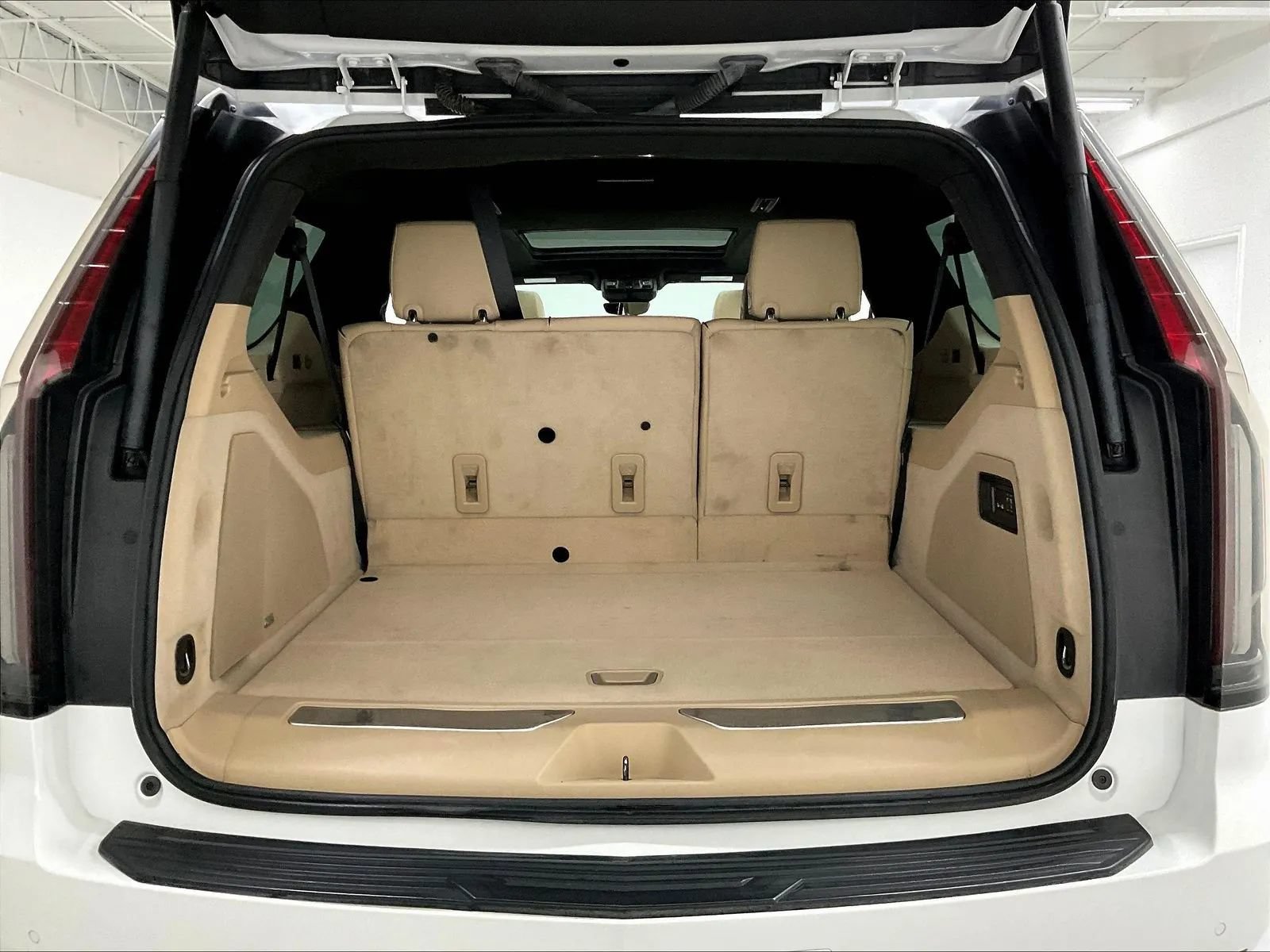 Used 2023 Cadillac Escalade ESV Premium Luxury w/ Performance Package AWD/4WD image 41