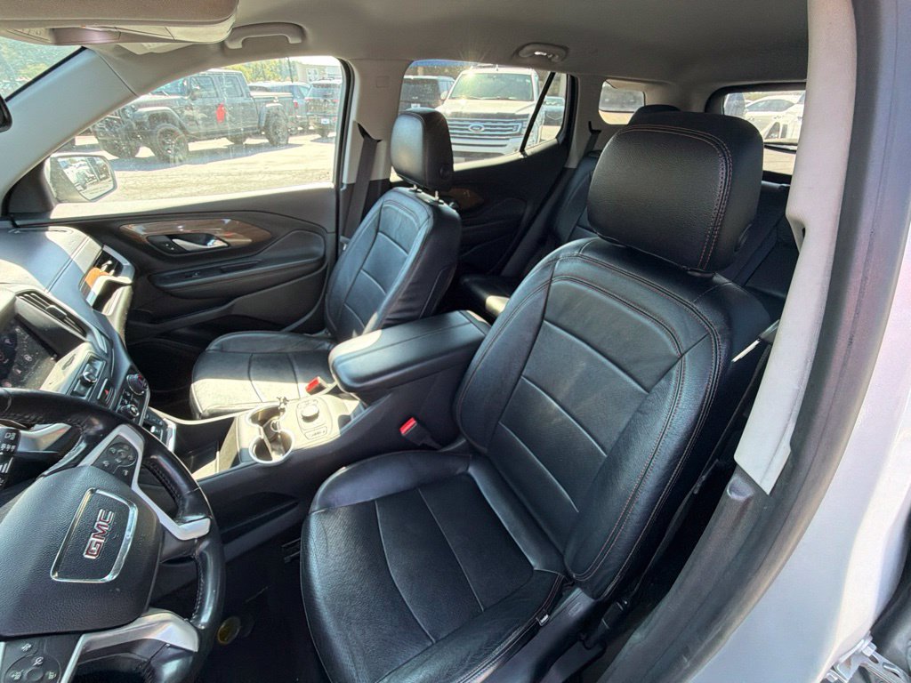 Used 2020 GMC Terrain SLE w/ Driver Convenience Package FWD image 9