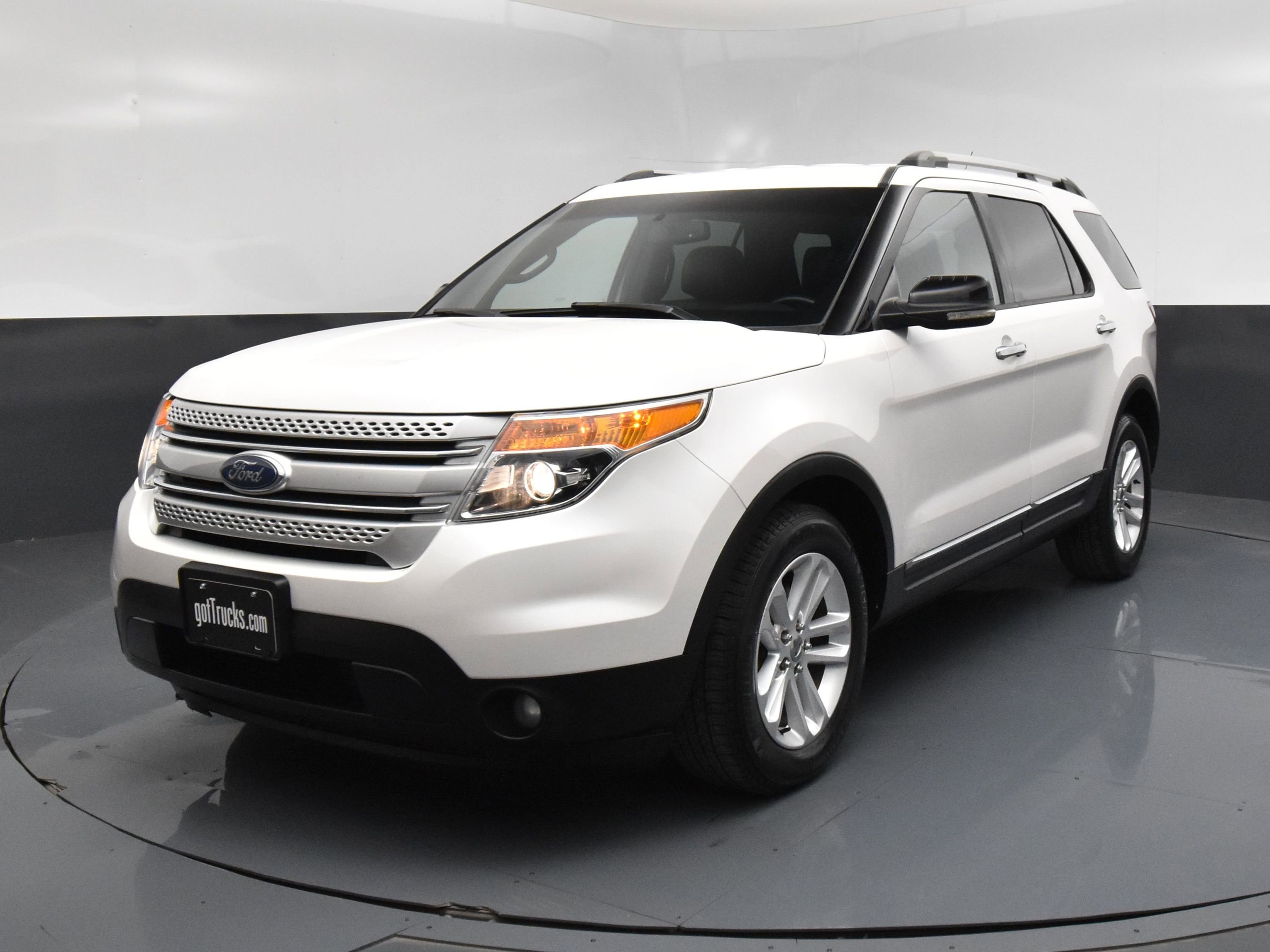Used 2011 Ford Explorer XLT w/ 202A Rapid Spec Order Code image 2