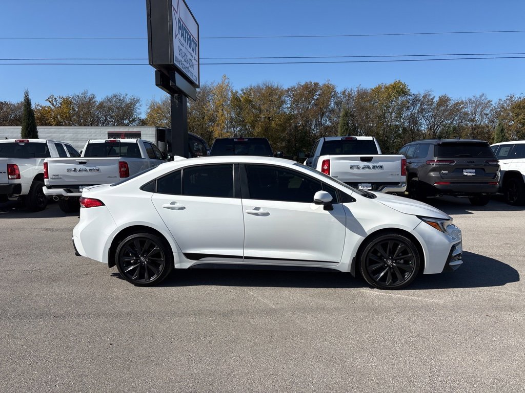 Used 2025 Toyota Corolla SE image 2